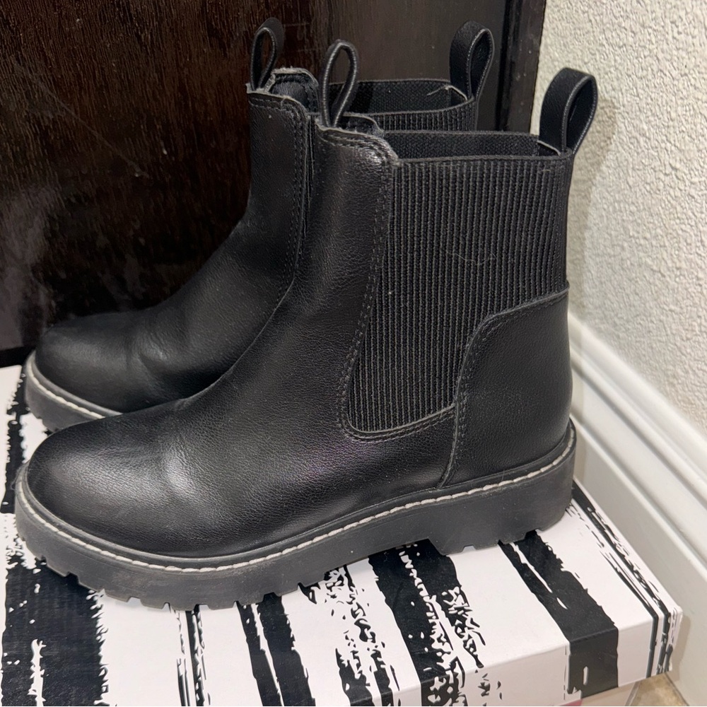 Chelsea boots